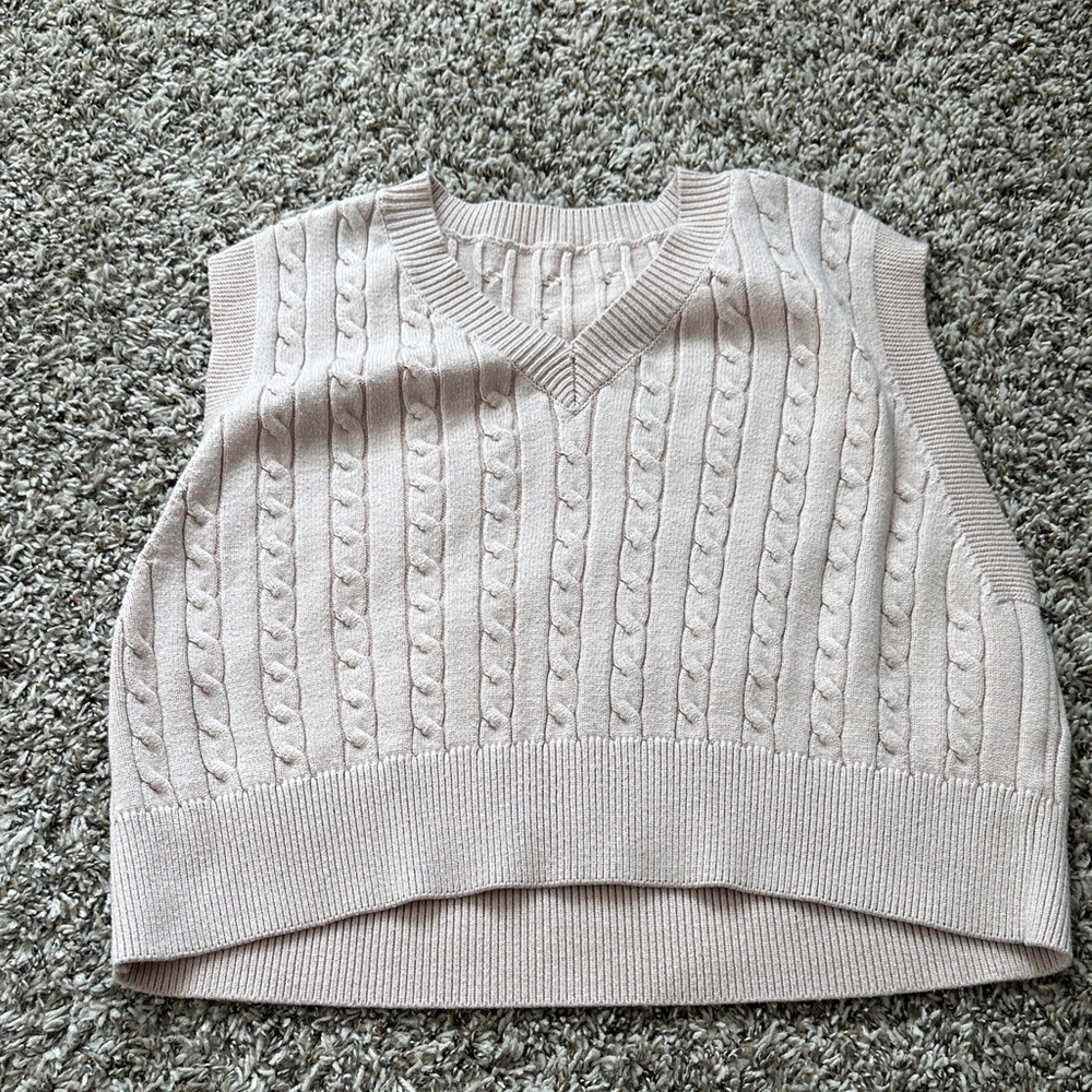 Cable Knit Sleeveless Sweater Vest
